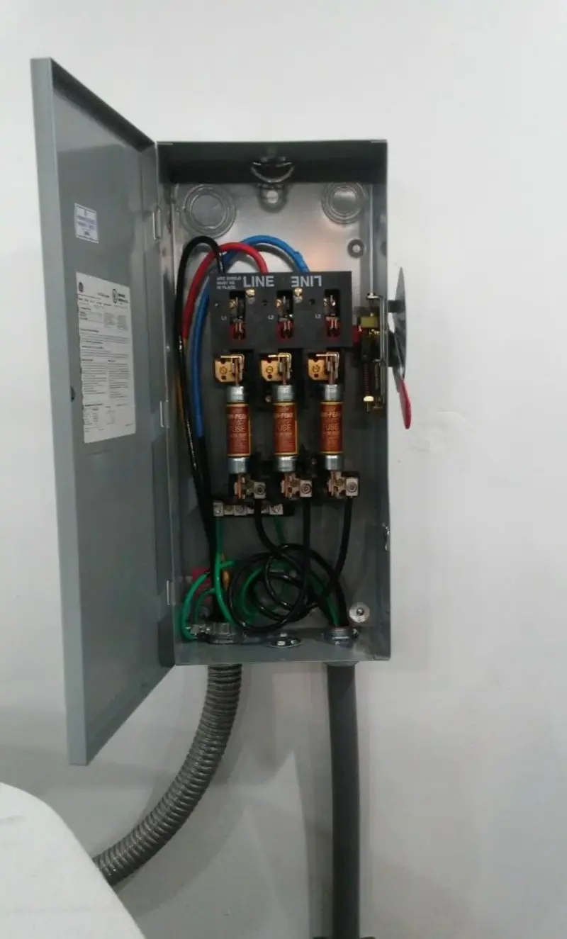 Three-phase disconnect switch installed for Smoke Detector Installation in Gaffney